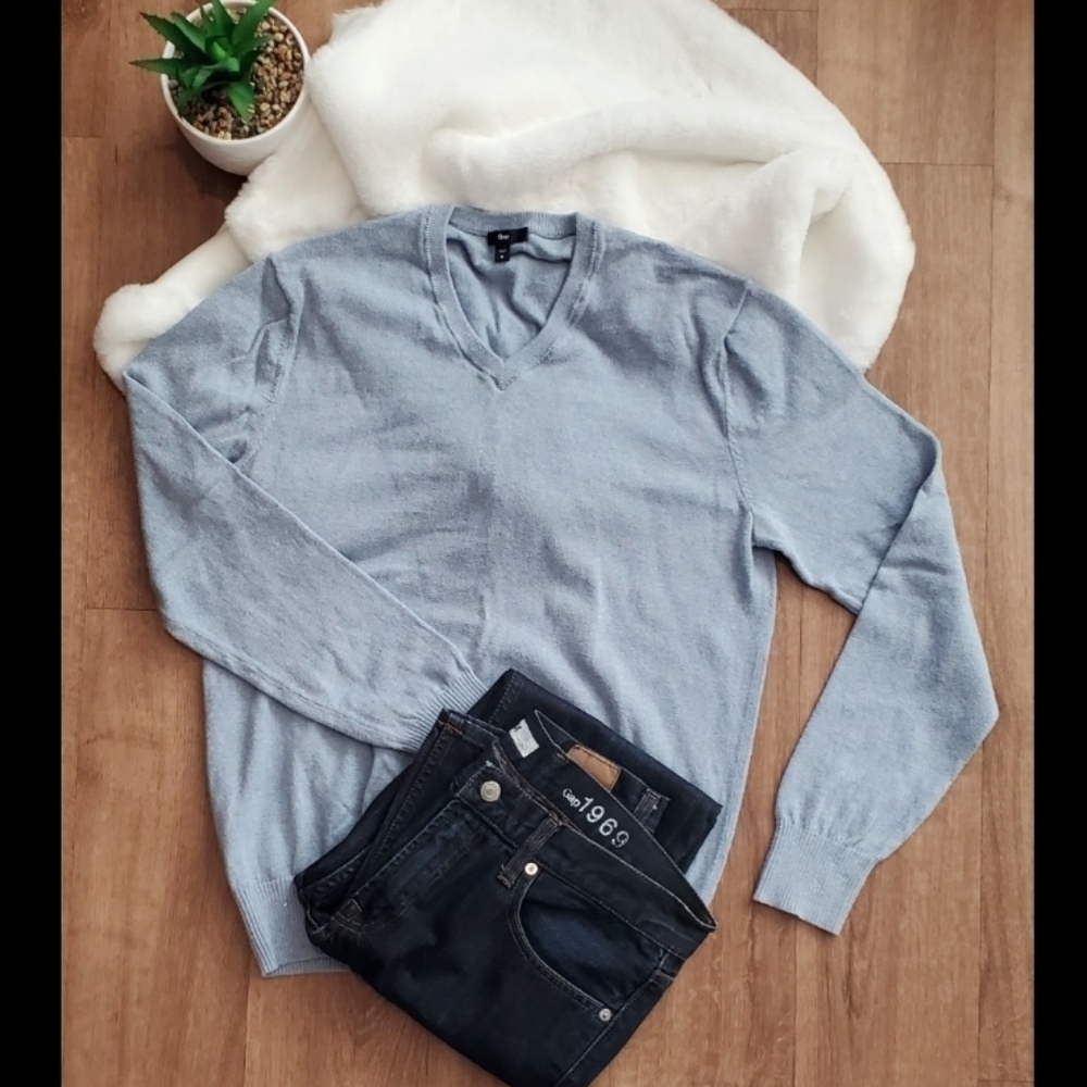 GAP Long-Sleeve Cashmere Men's Sweater - Size Medium (EUC)